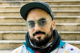 Cómo el MC uruguayo Santi Mostaffá llegó a sonar en las series Graceland y  Fear the Walking Dead