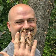 Does honey expand through time when crystallized or fermented?