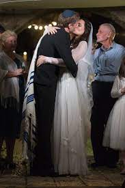 A Yoav Rich Bride For A Liberal Jewish Wedding At Hamam Old Jaffa Israel Smashing The Glass Jewish Wedding Blog Jewish Bride Jewish Wedding Jewish Wedding Traditions