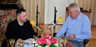 K jejímu úctyhodnému životopisu totiž tento veřejný činitel připojil ironickou poznámku. Ondrej Neumann Xaver Vesely Ma Rozpravet Na Vlnach Cro S Milosem Zemanem Proc Je To Spatna Zprava Hlidacipes Org