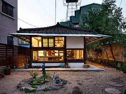 Jika dilihat sekilas, desain ala rumah jepang memiliki kemiripan dengan banyak desain interior kontemporer lain yang berfokus pada tampilan simpel, rapi, dan minimalis. Koleksi Foto Desain Interior Rumah Minimalis Ala Jepang Yang Elegan