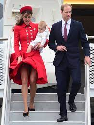 Le magazine a publié un sujet sur les plus belles fesses de stars dans lequel figurent celles de kim et khloe kardashian, et celles de kate middleton. Kate Middleton Ses Fesses Ont Aussi Leur Garde Du Corps Closer