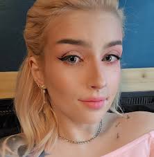 Can anyone help me with 20 clumps of weeds pls? ☺️ to make a hay bed