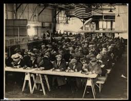 Planning meals on a budget can be a stressful task for many reasons. Thanksgiving Beautiful Pictures Show How America Celebrated In The 1920s And 1930s Daily Mail Online
