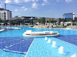 Piscina aqua by pescariu sports & spa a devenit din anul 2012 unul dintre cele mai atractive locuri din bucuresti, pe timp de vara, atat pentru facilitatile pe care le. O Zi La Pescariu Sports And Spa Distractie La Piscina Child Friendly Crestem Si Calatorim
