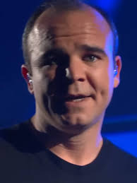 Explora 'King of Sweden' de Future Islands: Un Himno Sintético