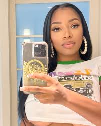 RELAX 🤦‍♀️ The ones that LOOK LIKE IT don't have shit in REAL LIFE . Trust  me lol I see it everyday y'all. I mean NOTHING 😩 STRUGGLING baby . Don't be