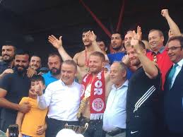 İsmail balaban, kırkpınar'da geçen yılki güreşlerde ise çeyrek finalde rakibi recep kara'yı yendi. Ismail Balaban Facebook