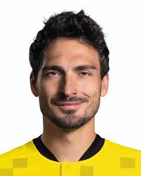 The Real Madrid C.F. player tributes to Zinédine Zidane have started to  pour out... What message would you have for Zidane?