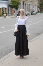 Kerah leher terbuka denean sudut tumpul. Kemeja Baju Kantor Wanita Berhijab Juga Bisa Modis Kok Ini Contohnya Fashionoid Net