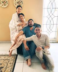Mereka pun baru saja merilis singel baru yang berjudul i just couldn't save you tonight. Kisah 14 Artis Yang Lahir Dari Keluarga Beda Agama Tetap Toleransi