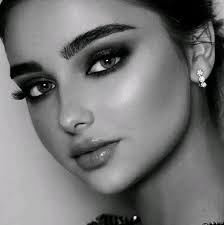 Mini roses 🌹 You can make them in any colour you like. Also, melting the  chocolate in the mold makes them so easy and saves a lot of washing up 🏆  Just