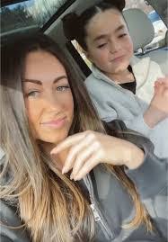 Amanda Drinnon's Instagram, Twitter & Facebook