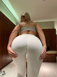Bending over in my yoga pants, hope you like the view :3 : r gymgirls