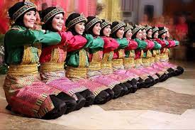 57 tarian daerah tradisional indonesia berdasarkan fungsi dan asalnya. Daftar Tarian Daerah 34 Provinsi Yang Paling Populer Bukareview