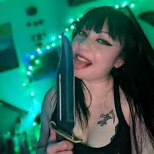 Krystle Baker (@krystlemeh666)