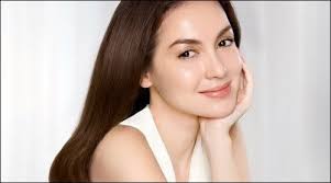 … novel di sebuah kantor penerbitan berkelas mayor, membuatnya harus bergelut dengan sastra indonesia. List 170 Most Beautiful Indonesian Actresses