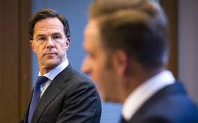 Een persconferentie is een bijeenkomst die wordt belegd om journalisten over een bepaald onderwerp te informeren. Een Jaar Coronacrisis Op Naar De 51e Persconferentie Leeuwarder Courant