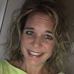 Shelly Theis's Instagram, Twitter & Facebook