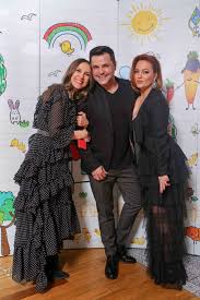 Carismaticii prezentatori adela popescu si cove sunt alături de telespectatori în fiecare. Imagini Exclusive Adela Popescu È™i A Botezat Cel De Al Doilea Copil Cum A Decurs Evenimentul Vorbeste Lumea Protv