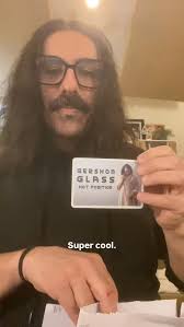 My life is full of blessings lately and treats like this one are a reminder  for me to be grateful for this wild ride aka ‘life’! , Thank you  @gershonglass for this thoughtful gift 🙏 , Happy Holidays ...