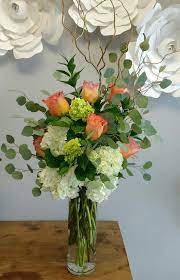 Floral Arrangement Using Hydrangea Free Spirit Roses Silver Dollar Eucalyptus Floral Arrangements Arrangement Silver Dollar Eucalyptus