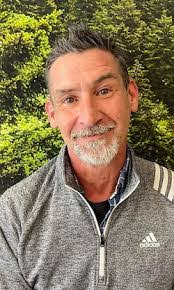 Chris Ell's Instagram, Twitter & Facebook