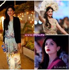 Not known does komal jha drink alcohol?: Heights Of Top 15 Pakistani Celebrities