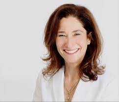 Aida Dean's Instagram, Twitter & Facebook