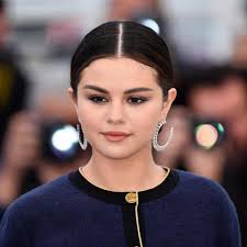 Hailey biebers brautkleid das ist das hochzeitskleid des. News Im Video Hailey Bieber Zeigt Brautkleid Von Virgil Abloh Gala De