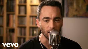 Je buvais un verre dehors quand j'ai entendu. Jean Baptiste Guegan La Voie De Johnny En Concert Place De Concert Billet Ticket Streaming Et Liste Des Concerts