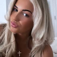 Shannon Gordon's Instagram, Twitter & Facebook