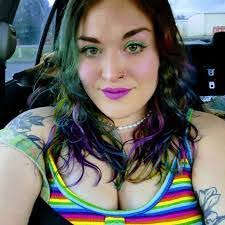 Angela Batt's Instagram, Twitter & Facebook