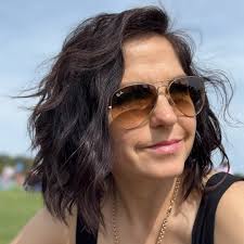 Hi all, I have this trunk that I would love to restore if it's possible.  I'd appreciate any suggestions for the best way to do it and how to gently  clean in