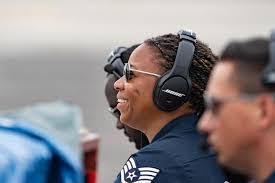 Julie Buse's Instagram, Twitter & Facebook