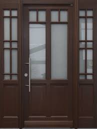 Zeitlose Haustur In Edlem Braun Fenster Und Turen Fenster Haus Ideen