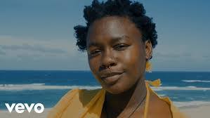 Amanda Chant's Instagram, Twitter & Facebook