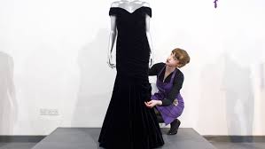 John joseph travolta (* 18. Sie Trug Es Im Weissen Haus Samtkleid Von Prinzessin Diana Wird Versteigert Panorama Stuttgarter Nachrichten