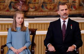 El rey felipe v le premia con el toisón de oro y le hace grande de españa otorgándole los ducados de liria y xericá. La Princesa Leonor Rompe El Toison De Oro El Mundo Today