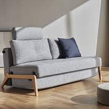 Gambe in legno quercia, rivestimento in tessuto poliestere, imbottiture realizzate con molle insacchettate, fornito di braccioli e cuscini. Divano Letto Matrimoniale Senza Braccioli