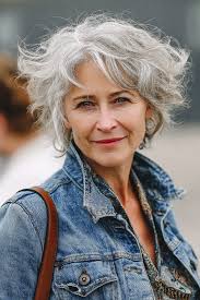 25 Gorgeous Messy Short Hairstyles For Older Women
