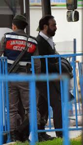 Manisa'nın soma ilçesinde 301 madencinin yaşamını yitirdiği faciayla ilgili yargılanan soma holding'in sahiplerinden can gürkan serbest bırakıldı. Soma Faciasi Davasinda Can Gurkan Tahliye Edildi 2 Yeniden Haberler