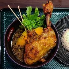 Sūpu karē or soup curry is a watery, brothy curry sauce that is usually served with big pieces of the chef of suage is famous for his soup curry. Chicken Leg Honetsuki Soup Curry At Suage Hokkaido Soup Curry Sgeats Sgrestaurant Japanesefoodsg Suage Capitolpiazza Suagesg H Chicken Legs Curry Eat