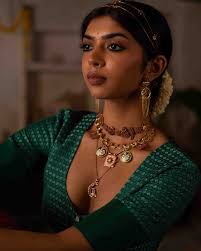 Avalakki Sara Serenade: A Symphony of Craft, Tradition, and Heirloom  Elegance Dive into the harmonious creation of the Avalakki Sara, a sterling  silver masterpiece rooted in Karnataka's rich tradition. Each flattened rice