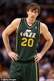 1/ what happened to george floyd is unacceptable and disgusting beyond words. Utah Jazz S Gordon Hayward Gains The Hearts Of Thousands After Getting A Haircut Daily Mail Online