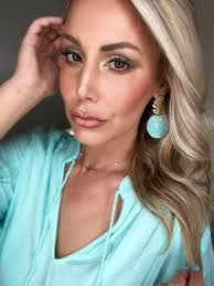 Natural remedy for sparse eyebrows and eyelashes