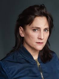 Beck is back!, Serie de televisión, Comedia dramática, 2018, 2016-2018