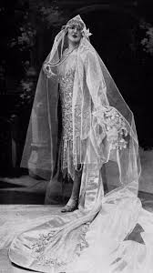 Vintage Everyday 60 Beautiful Wedding Dresses You Could See In The 1920s Antique Wedding Dresses Beautiful Wedding Dresses Wedding Gowns Vintage