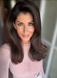 Erin Watts's Instagram, Twitter & Facebook