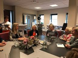 Maria cornelia gezina mona keijzer is a dutch politician and former civil servant serving as state secretary for economic affairs and climate policy since 2017. Hanviskie October 2018